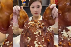 娱乐吃瓜酱吃猪肉视频,猪肉视频背后的趣味真相 娱乐吃瓜酱吃猪肉视频,猪肉视频背后的趣味真相