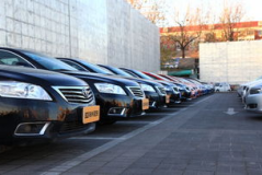 国内租车,平台竞争激烈，用户选择多样化