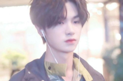 黄明昊娱乐圈吃瓜事件,揭秘明星背后的吃瓜真相 黄明昊娱乐圈吃瓜事件,揭秘明星背后的吃瓜真相